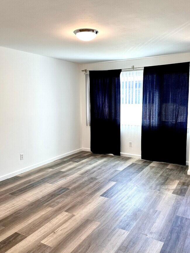 Foto del edificio - 87 Towne House Rd