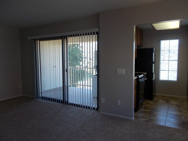 Foto del edificio - Terrific 2Br/2Ba Upper Condo in StoneyBrook