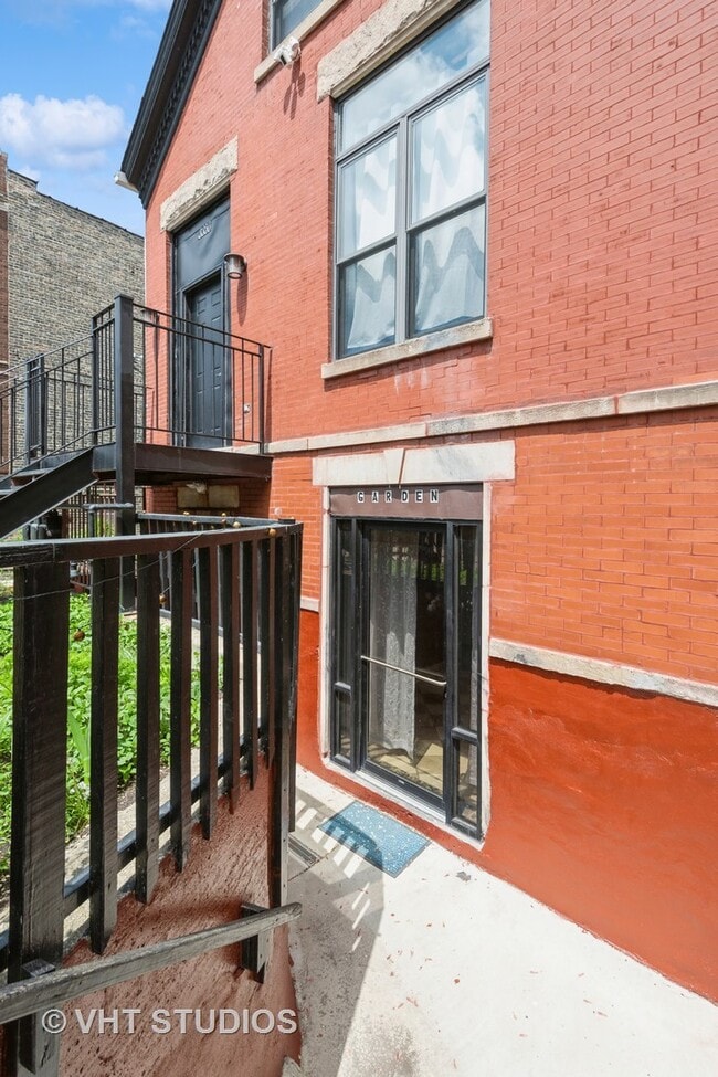 Foto del edificio - 3350 W Division St