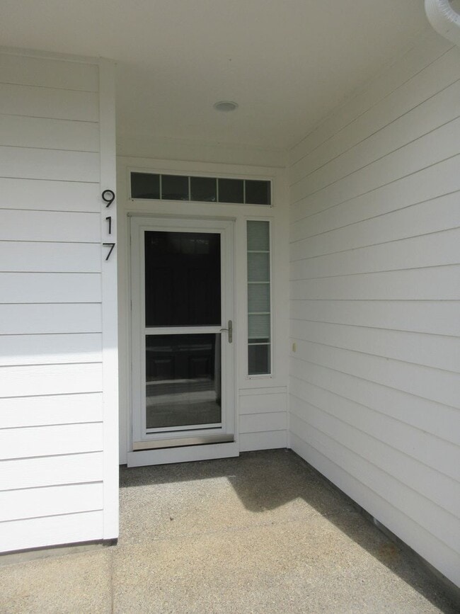 Building Photo - Beautiful Three Bedroom in Silverton
