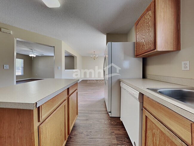 Building Photo - 5001 Athol St