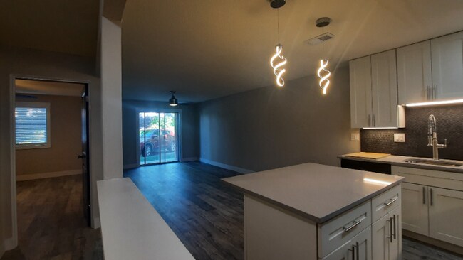 Foto del edificio - 8717 Watson Rd