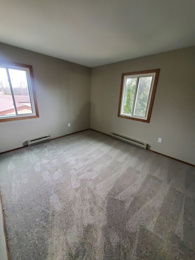 Building Photo - 2 Bedroom Condo $500 move in credit
