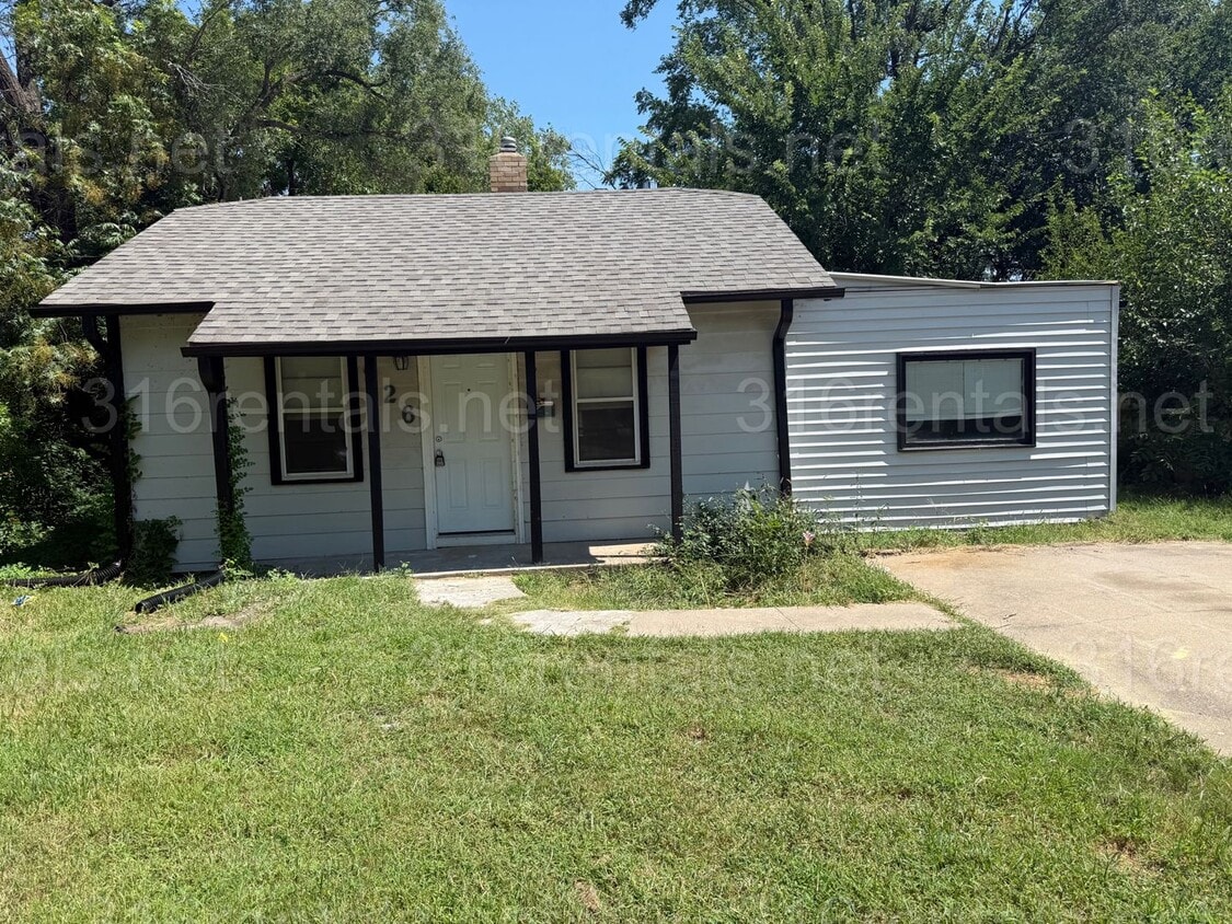 Primary Photo - $1000 3 bedroom / 1 bathroom - Single Fami...