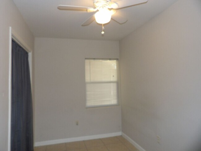 Building Photo - 708 Avenue A