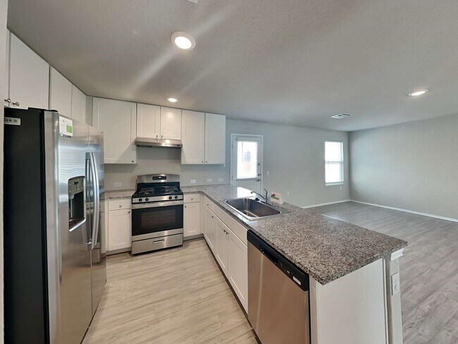 Foto del edificio - 13407 Ashworth Blvd