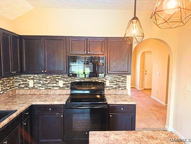 Building Photo - AVAILABLE NOW!!!