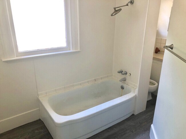 Building Photo - Capitol Hill Duplex 2 BR