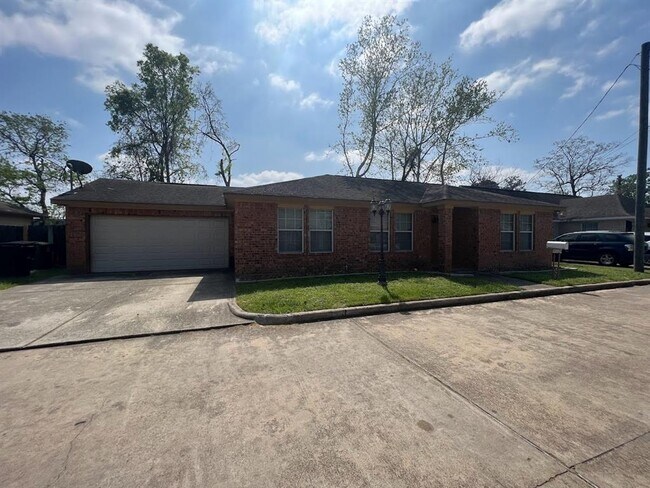 Foto del edificio - 9511 Elmview Dr