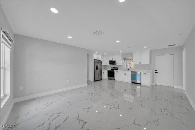 Building Photo - 3307 40th St W