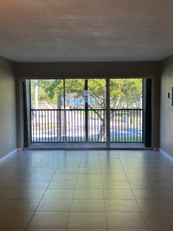 Building Photo - 701 N Indian River Dr