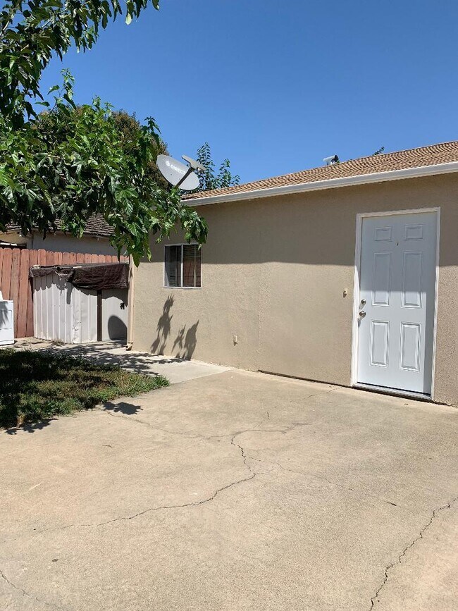 Foto del edificio - 738 N 14th St