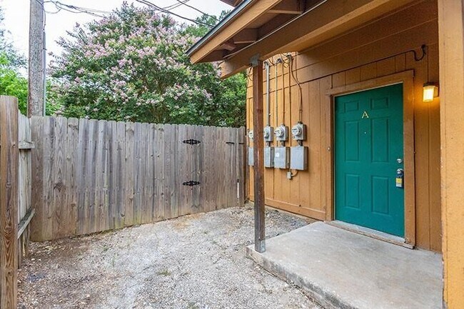 Building Photo - 2619 Ektom Dr