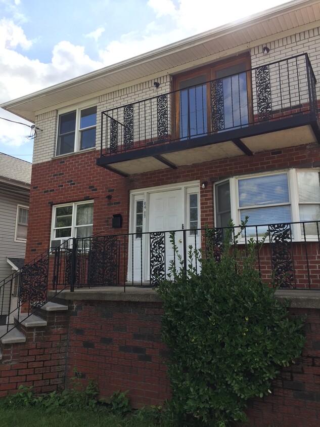 entry - 8422 263rd St