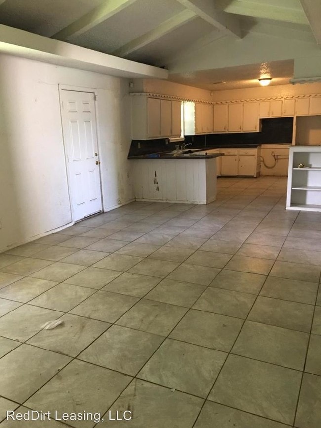 Building Photo - 4 br, 1.5 bath House - 3304 SW 18th Street
