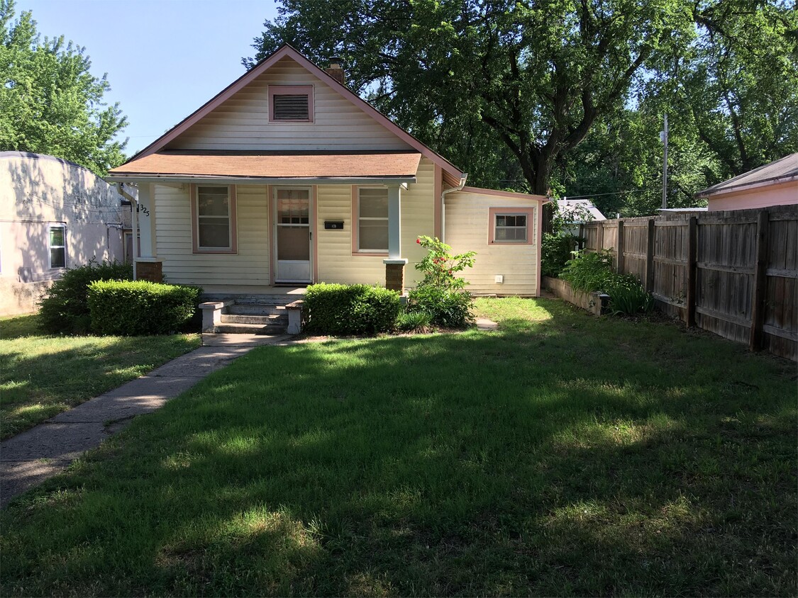 Primary Photo - 325 W Spruce St