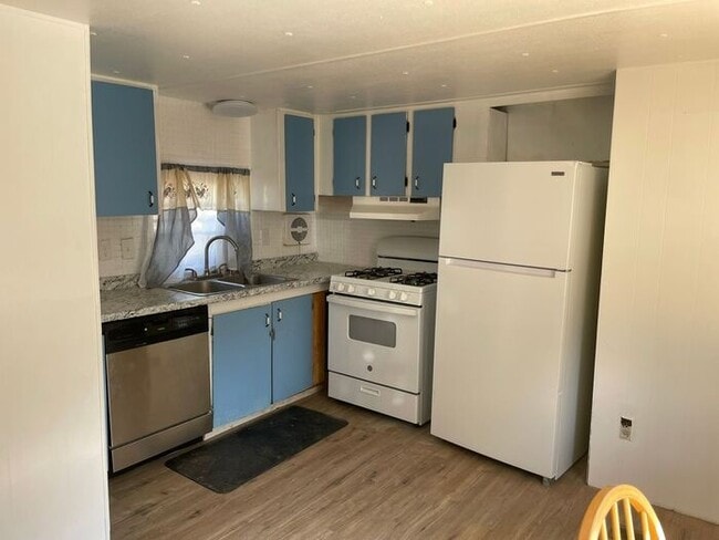 3 bed/2 bath Trailer - COMING SOON! - 3 bed/2 bath Trailer - COMING SOON! House