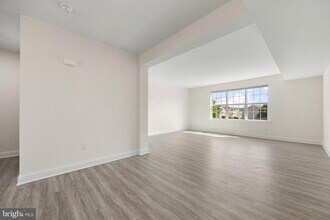 Building Photo - 607 Pony Ln