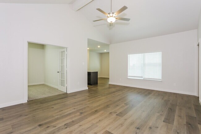 Foto del edificio - 1540 Woodwinds Dr