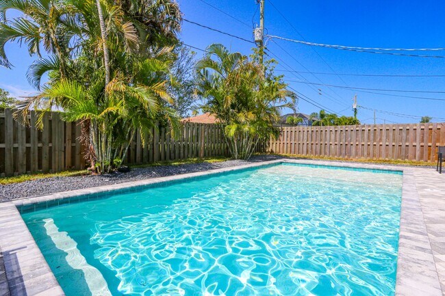 Foto del edificio - **NORTH NAPLES**FURNISHED RENTAL**POOL HOM...