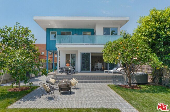 Foto del edificio - 611 Flower Ave