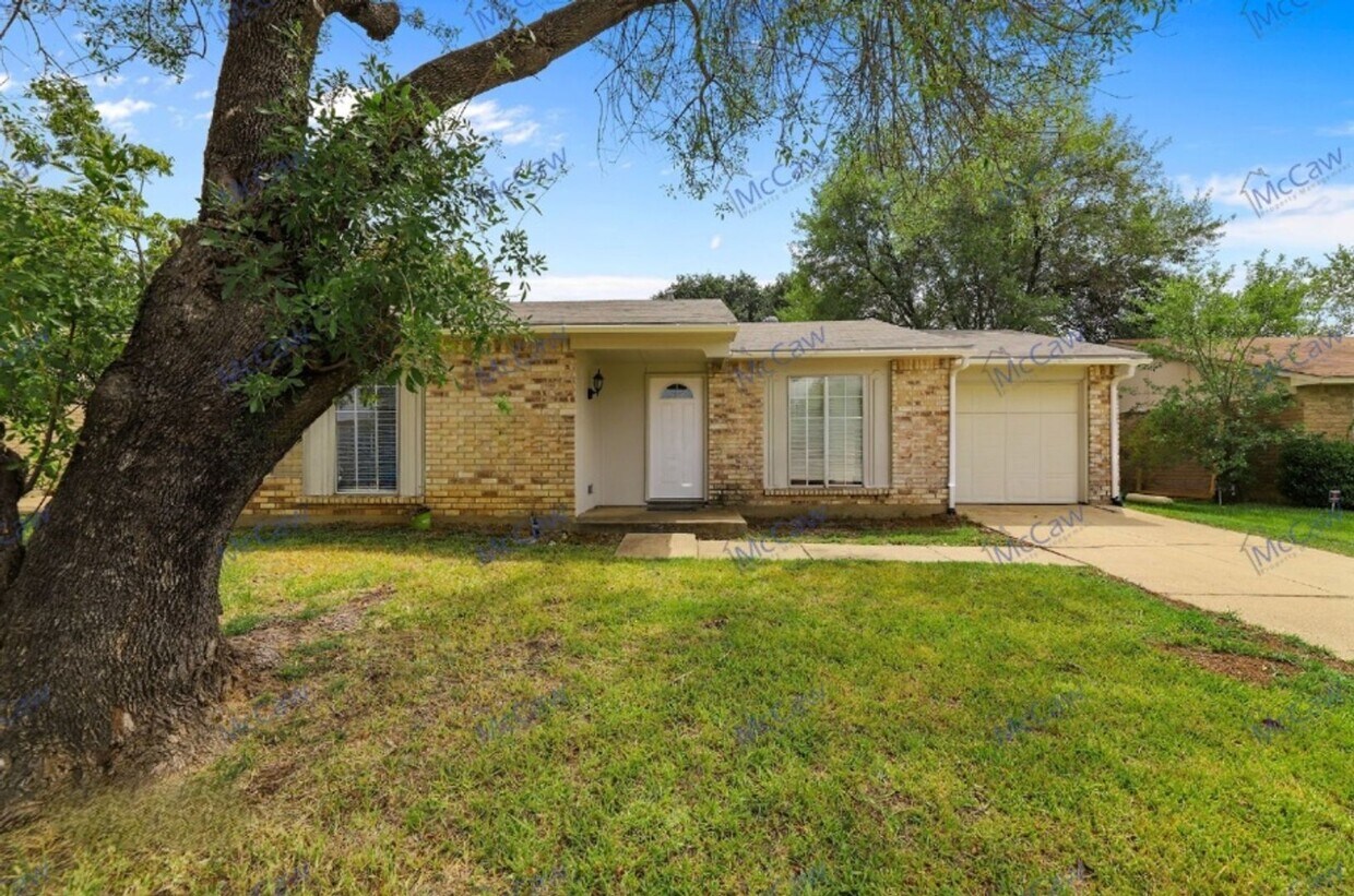 Primary Photo - Charming 2/1 in Fort Worth!