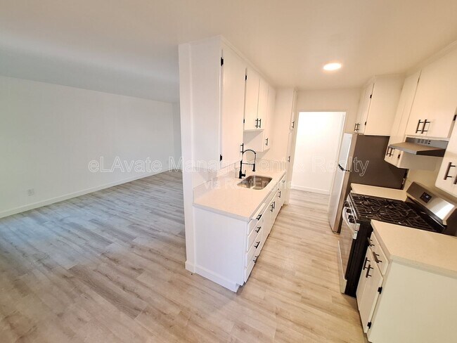 Foto del edificio - 11744 Runnymede St