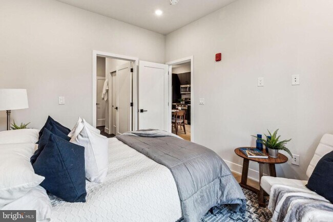 Foto del edificio - 6910 Ridge Ave
