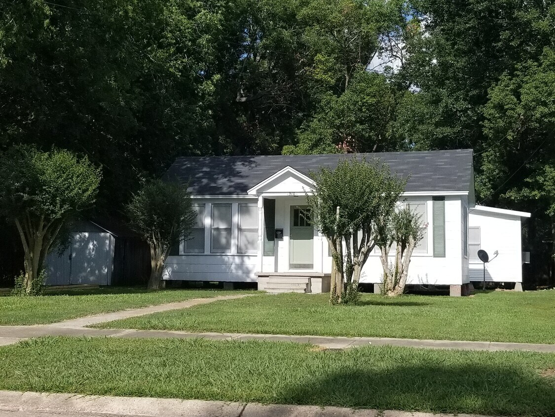 Primary Photo - 910 N Church St