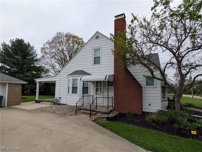 Foto del edificio - 616 Maple Ave NW