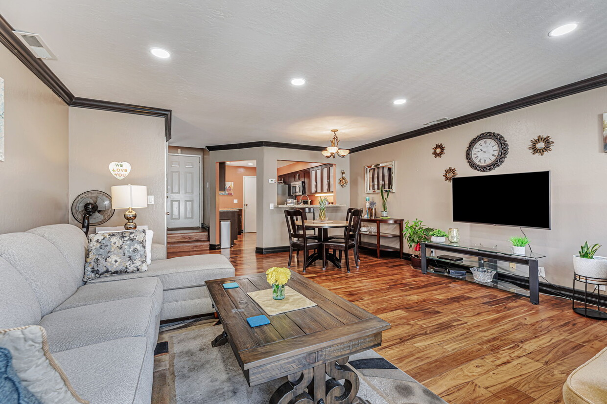 Foto principal - 445 E Dunne Ave