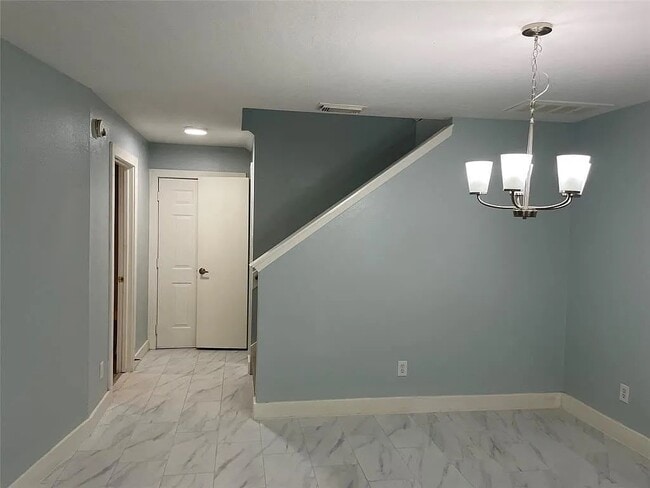 Building Photo - 6310 Hall Pond Ct