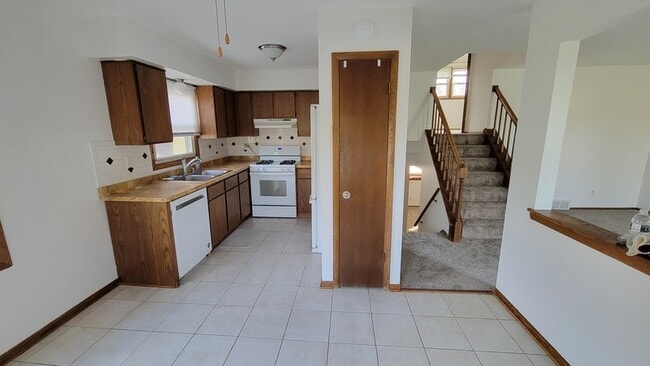 Building Photo - 8233 Imperial Dr