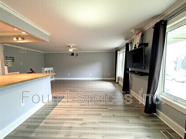 Photo du bâtiment - 255 Blackhorne Dr