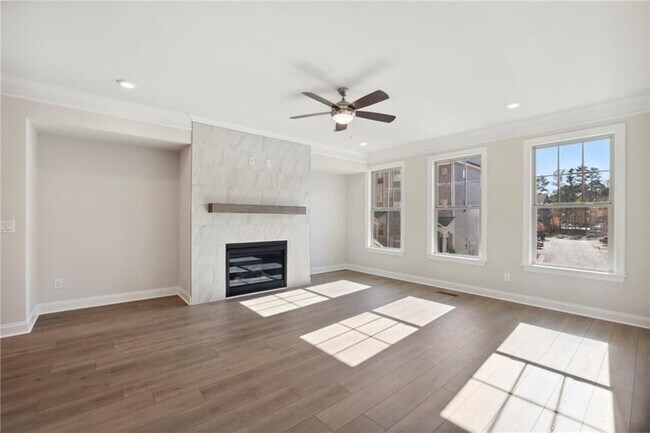 Building Photo - 1358 Live Oak Ln