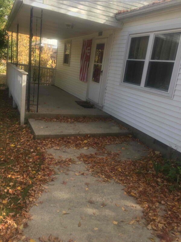 Primary Photo - 1608 E University St
