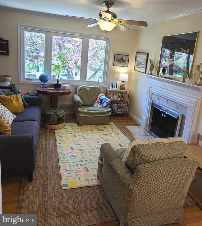 Foto del edificio - 7126 Sanford Ct
