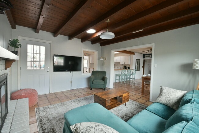 Building Photo - 2842 E Blacklidge Dr