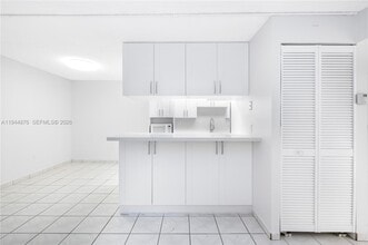 Building Photo - 7100 Fairway Dr