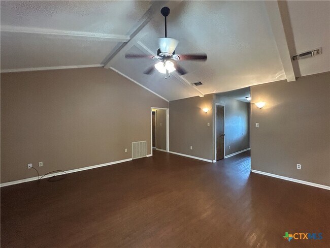 Foto del edificio - 826 Timber Dr