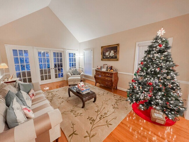 Foto del edificio - Lavish 4 Bed 3.5 Bath Home With Sunroom & Large Recreation Room In Desired South Riding