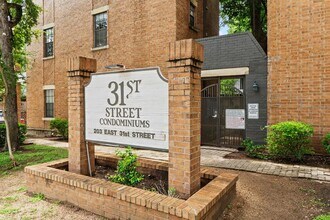 Building Photo - 203 E 31st St