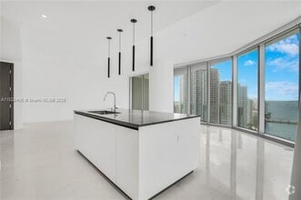 Building Photo - 300 Biscayne Blvd Way