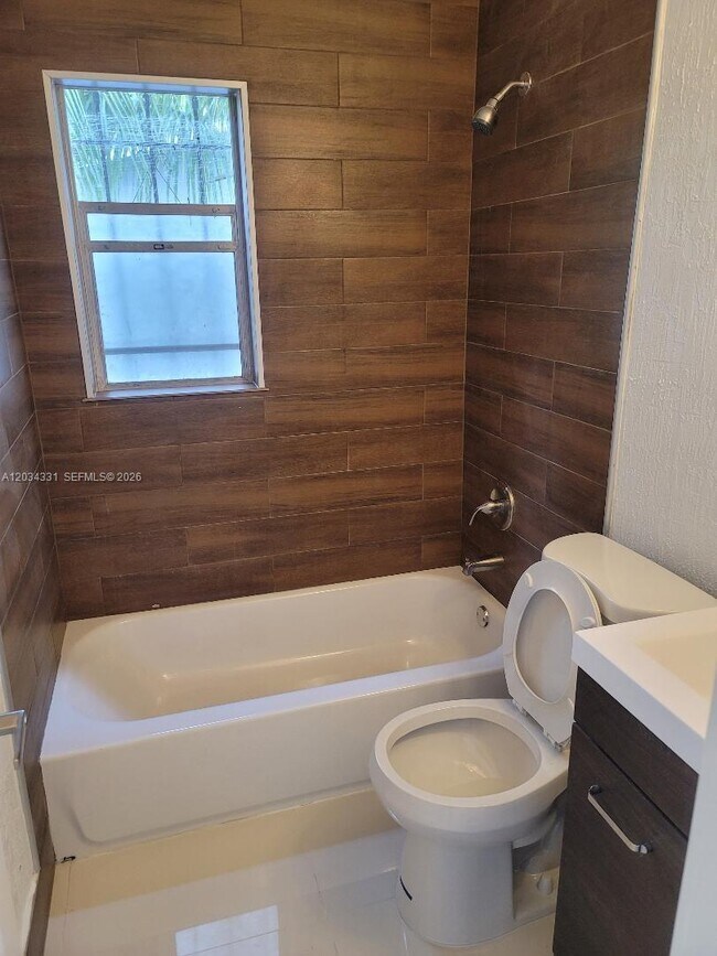 Foto del edificio - 1736 NW 53rd St