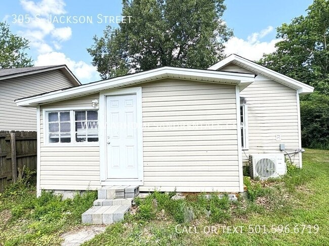 Building Photo - 305 S Jackson St