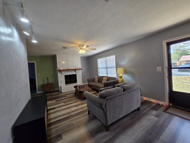 Foto del edificio - 3/2- Adorable home in Northwood Pines