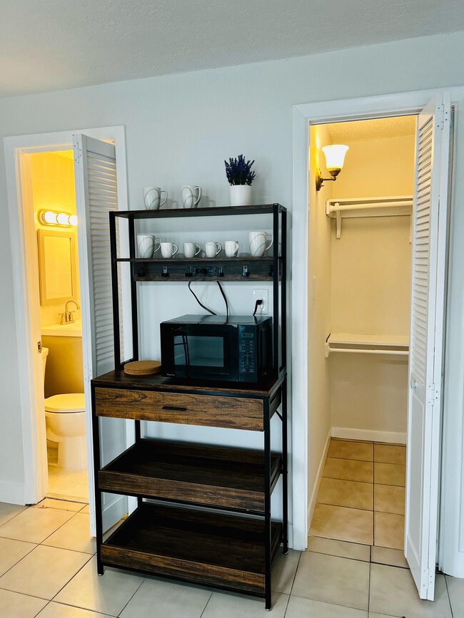 Foto del edificio - 911 NW 39th Ct