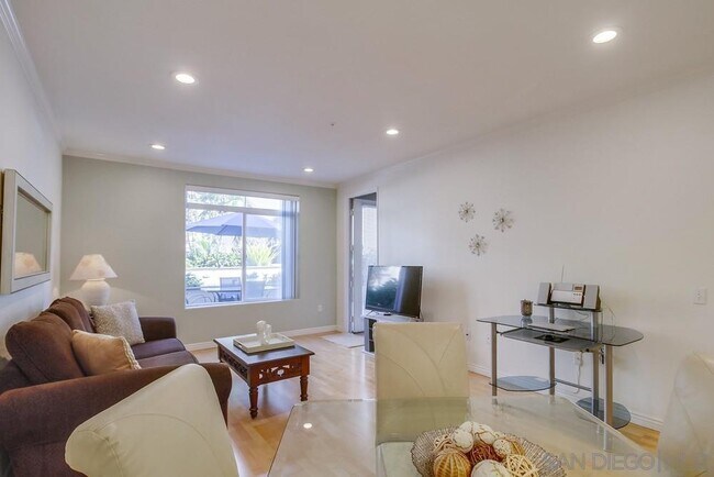 Foto del edificio - 9237 Regents Rd