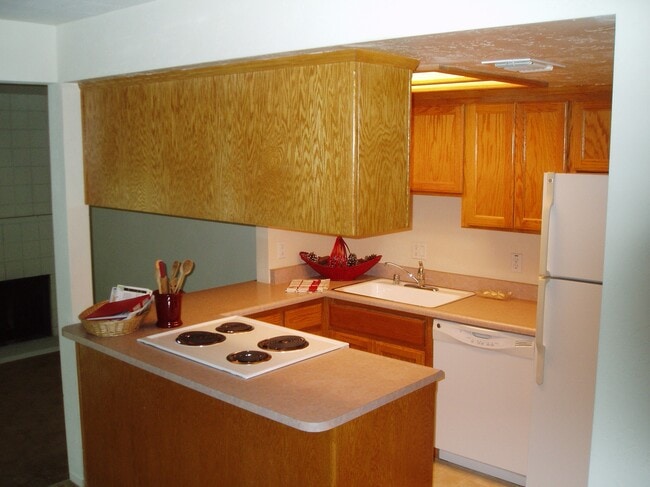 Foto del edificio - 6033 Leafwood Dr