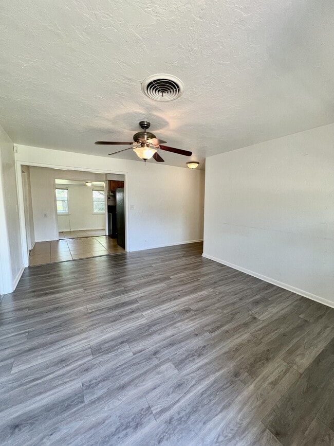 Photo - 703 Terry Dr House